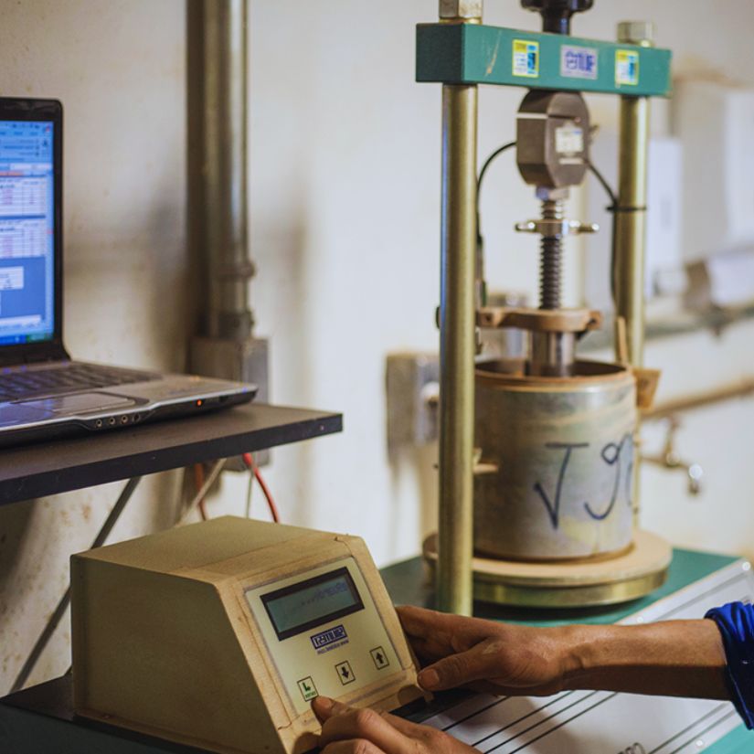 O Que é o Ensaio CBR e Por Que ele é Essencial na Engenharia Civil.