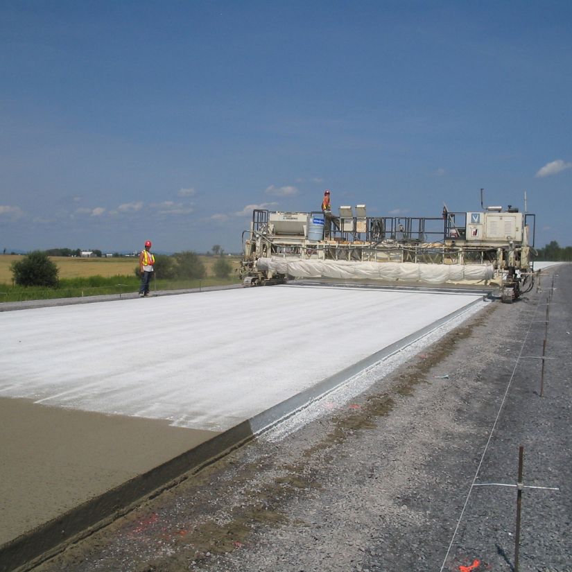 Pavimento Rígido de Concreto como Solução para Rodovias e Áreas Industriais.